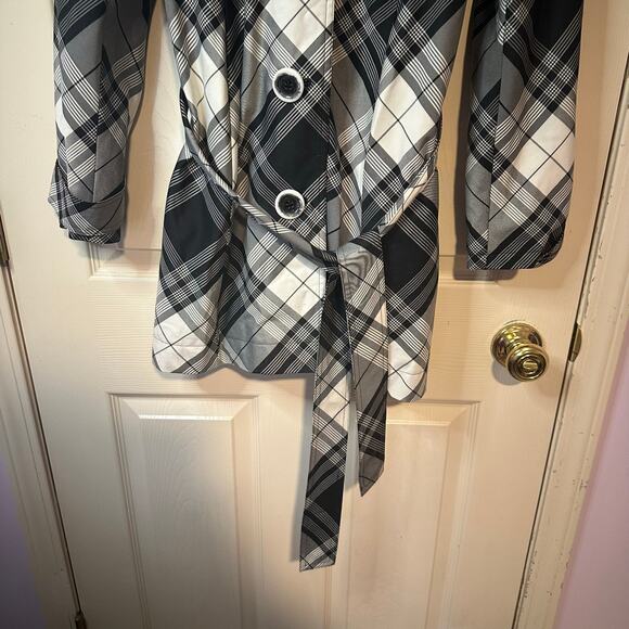 Axcess Liz Claiborne Plaid Belted Trench Coat Size M Black White Chic Preppy - Picture 3 of 12